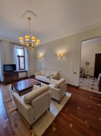 Подол, Андреевский спускск 2в, статусный дом, высокие потолки - фото 1