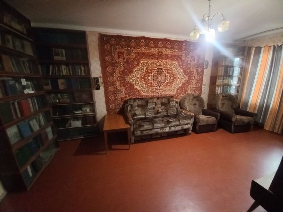 Сдается 2 комнатная Пески можно с одним питомцем.