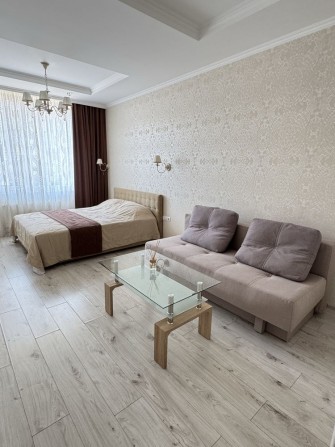 Сдам 1-комнатную квартиру в ЖК”Гольфстрим” в Аркадии на долгосрочно - фото 1