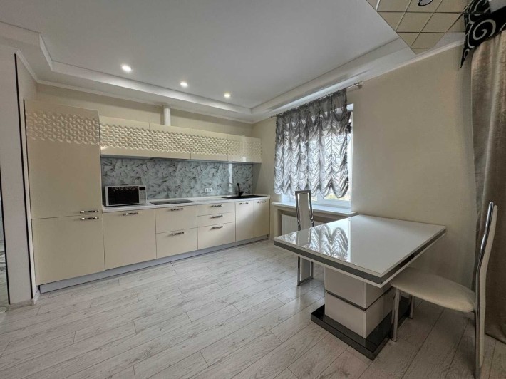 Сдаётся просторная 2х комн.квартира на Песках, ул.Автозаводская. - фото 1