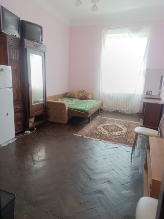 Сдам просторную гостиночку рядом метро Центральный рынок - фото 1