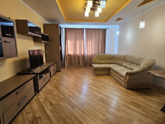 Оренда двохкіматної квартири з кухнею-студією та терасою на Каховській Львів