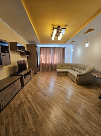 Оренда двохкіматної квартири з кухнею-студією та терасою на Каховській - фото 1