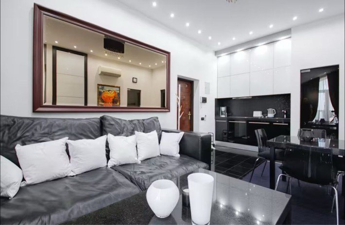 Центр парк Шевченко жк СабанскиЙ +ПАРКИНГ студия+спальня БАЛКОН - фото 1