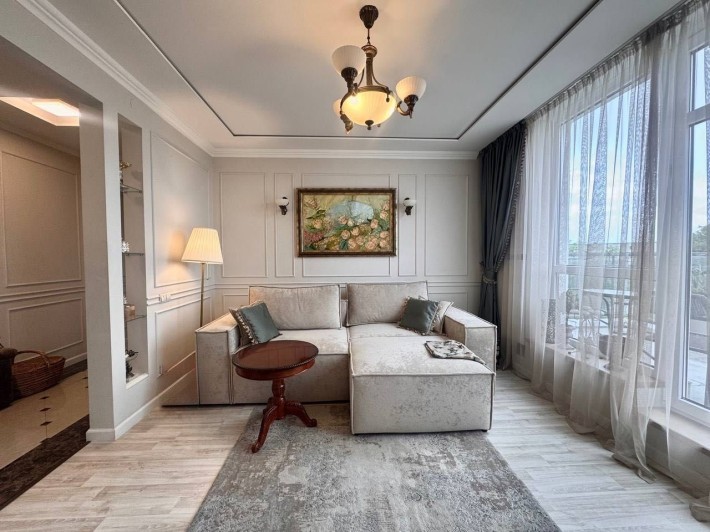 Оренда 2-кімнатної квартири з вітальнею та терасою 17 кв вул. Пасічна - фото 1