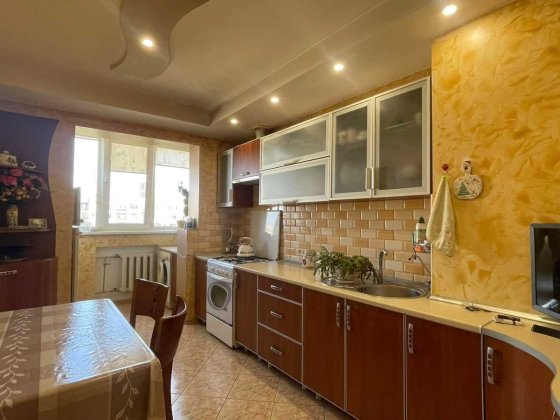 Сдам 3к-квартиру на Таирова, рядом рынок Южный. Одеса