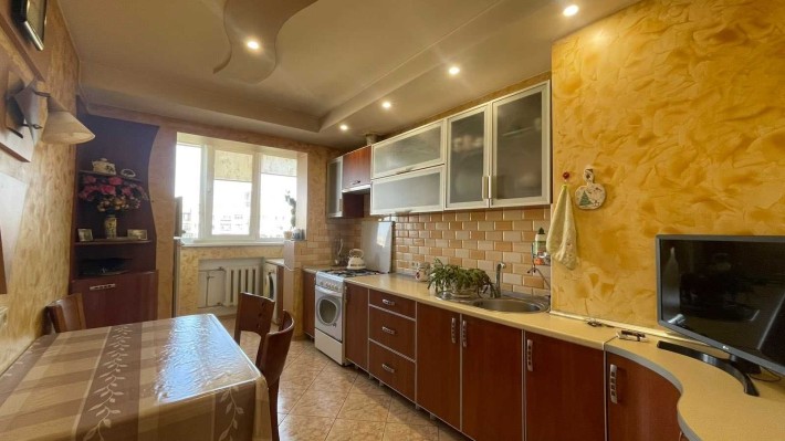 Сдам 3к-квартиру на Таирова, рядом рынок Южный. - фото 1