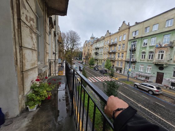 Оренда чотирьохкімнатної (4 кімнатної) квартири Стапана Бандери) Львов