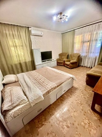 С ремонтом! Сдам 1 комнатную Королёва-Таирова. Можно с животными. - фото 1