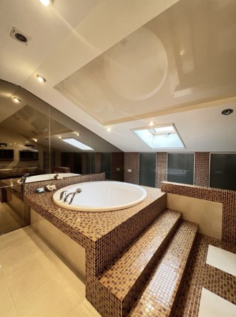 Здаю в оренду 2х поверхову квартиру на Нікольській - фото 1