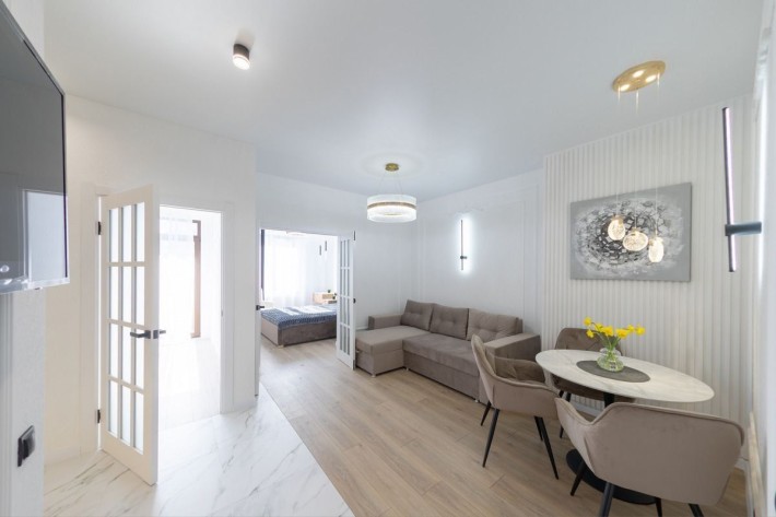 Сдам 2 ком кв ул.ЖК Родос  56м евроремонт - фото 1