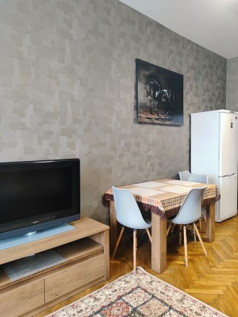 Сдам в аренду хорошую 2х комнатную гостинку в Центре, ул. Суммкая 17 - фото 1