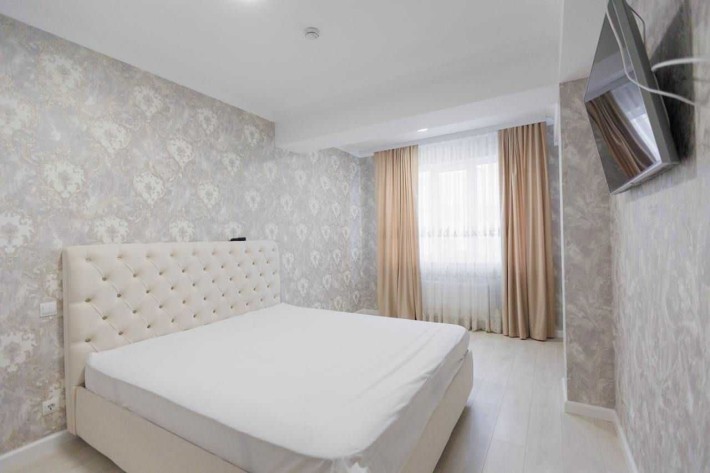 СДАМ ОТЛИЧНУЮ 2 комнатную квартиру ЦЕНТР ул Бунина - фото 1