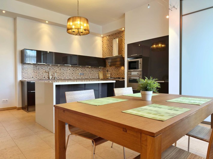 Оренда просторої 3-рівневої квартири вул. Кубійовича 27 - фото 1