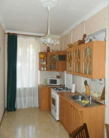 СДАМ 1 ком БОЛЬШАЯ квартира ЦЕНТР Ванная Палисадник Газ Еврейская 1 эт - фото 1