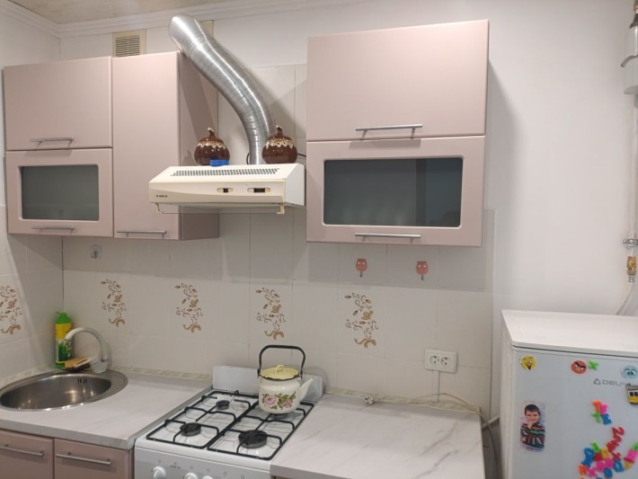 Сдам 2 квартиру Новая Бавария, кап ремонт,меб, тех 2/5 ц7500+ ком пл - фото 1