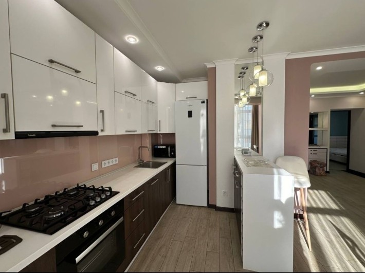 Оренда великої 3-кімнатної по вул.Довженка - фото 1