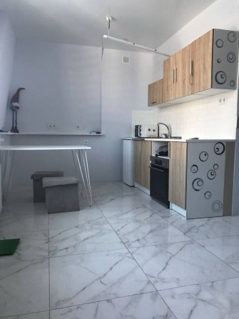 Квартира-студія з новим ремонтом - фото 1