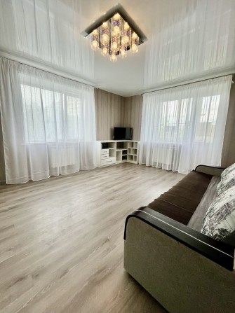 Оренда світлої однокімнатної квартири в центрі села Святопетрівське - фото 1