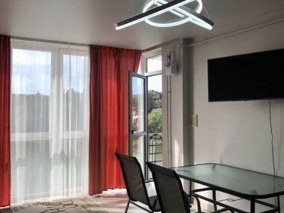 Оренда квартири в Брюховичах з балконом на озеро Брюховичи