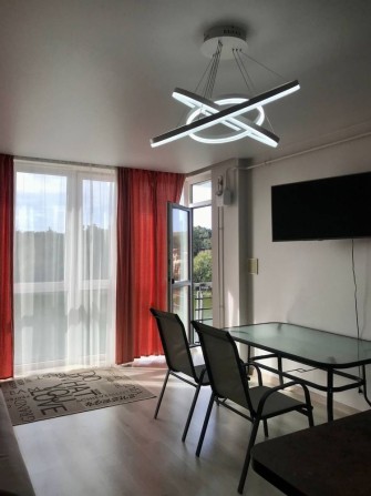 Оренда квартири в Брюховичах з балконом на озеро - фото 1