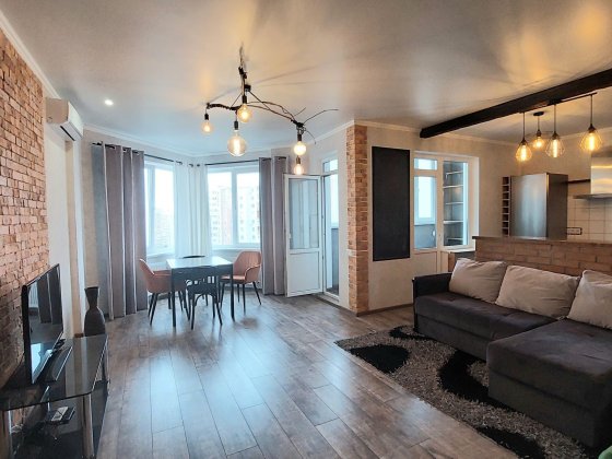 Сдается 1-комнатная квартира ЖК "Радужный"/ пр.Небесной Сотни Лиманка