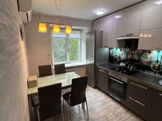 Продаж 2-к квартири вул Половецька 16а, Шевченківський район Київ