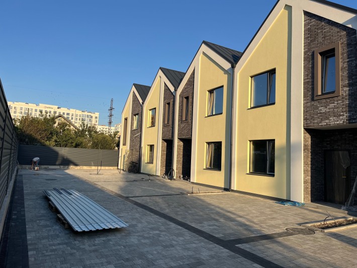 Готовий Таун біля школи. єОселя - ТАК. Центральні комунікації. 89000 $ - фото 1