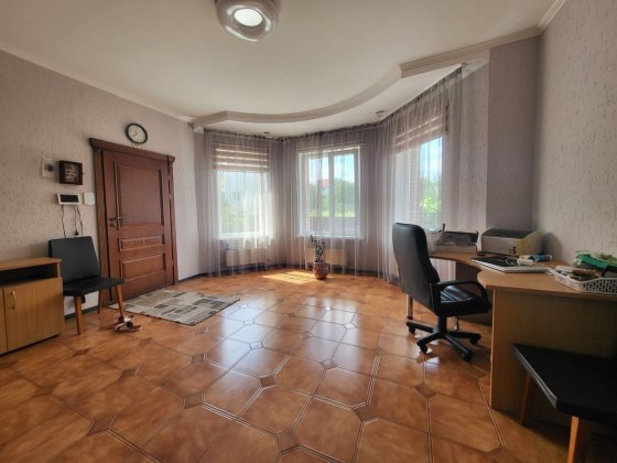 Будинок 211 м кв на 8.5 сотках з бомбосховищем ,і банею 199000у.о Буча