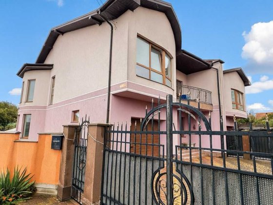 Продається Дуплекс з частковим ремонтом по вул. Коновальця Івано-Франківськ