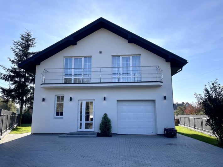 Сучасний будинок з меблями і технікою - фото 1