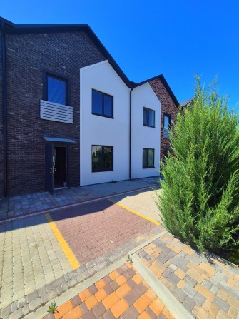 Таунхаус Заріччя в закритому житловому комплексі - фото 1