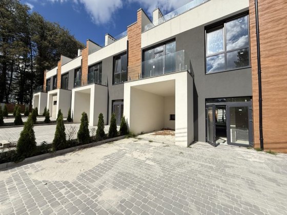 Продається таунхаус біля озера з терасами та басейном Івано-Франківськ