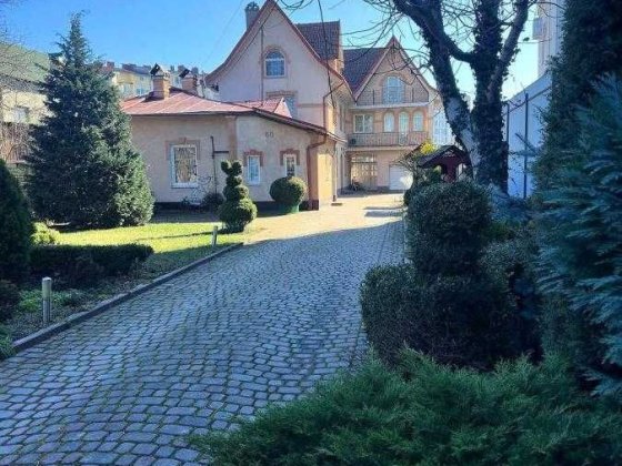 Продаю особняк поблизу центру міста Івано-Франківськ