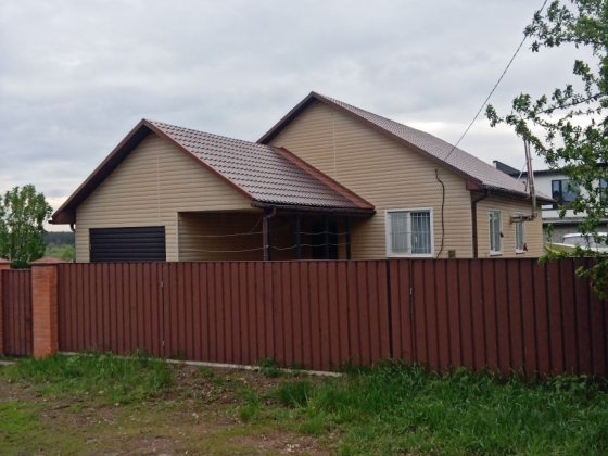 Будинок за таращянським масивом летра на березі річки Белая Церковь