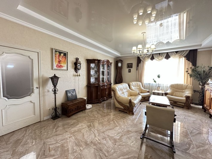 Чудовий стильний будинок з ремонтом у Бучі - фото 1