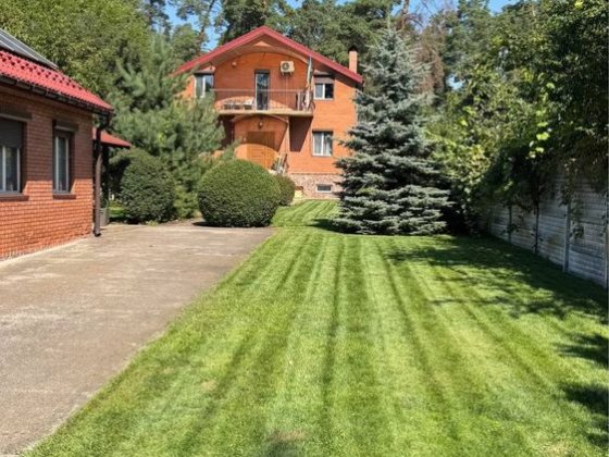 Просторий будинок в лісовій частині Бучі Буча