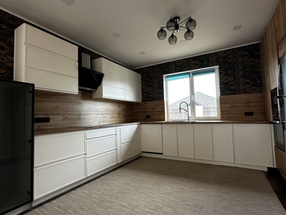 Будинок з Ремонтом та меблями в Бучі, район нової забудови Буча