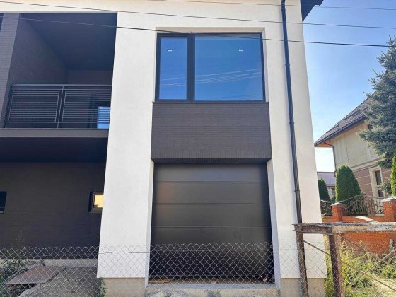 Дуплекс у місті, неподалік озера Івано-Франківськ