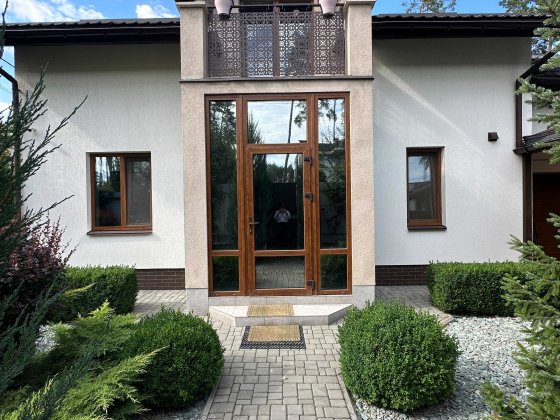 Неймовірнй будинок з сауною та басейном в Бучі Буча