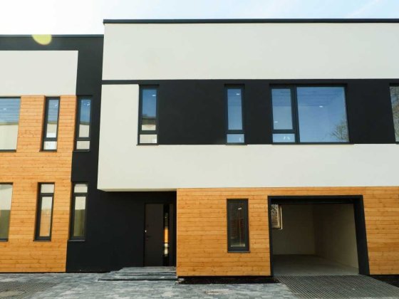 ЗДАНИЙ таунхаус у Центрі міста, можна під ЄОСЕЛЯ Івано-Франківськ