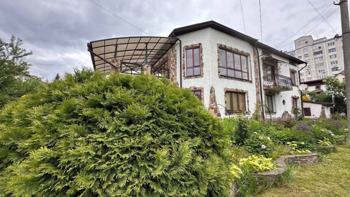 Продаж особняка в центрі міста - фото 1