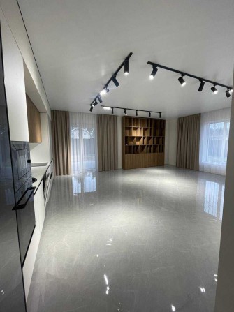 Будинок з ремонтом в престижному районі за супер ціною! - фото 1