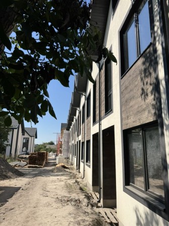 Таун хаус в котеджному містечку для родини! Поруч парк, садочок, школа - фото 1