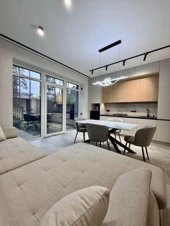 Стильний таун з новим ремонтом біля парку Центрального - фото 1