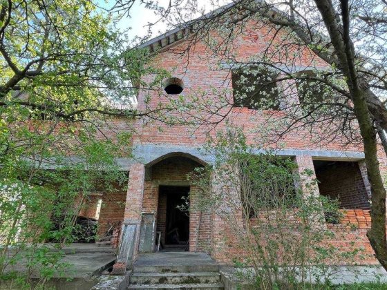 Продаю особняк з ділянкою біля міського озера Івано-Франківськ