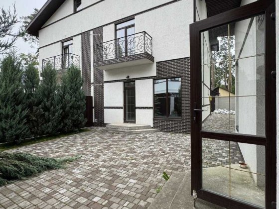 Дуплекс з каміном, банею та гарним двором – Буча Буча