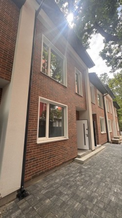 Таун в центрі міста Ірпінь, біля Академіі - фото 1