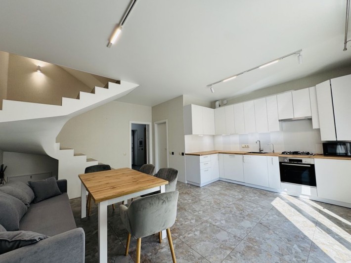 БЕЗ КОМІСІЇ, з новим РЕМОНТОМ, меблями і технікою, заходь і живи - фото 1