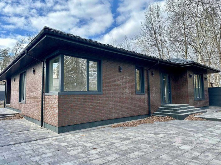 Теплий одноповерховий будинок у Бучі: 184 м2, 7 соток. БЕЗ КОМІСІЇ!!! - фото 1